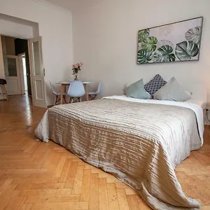 Nejedleho Apartmeet Praga